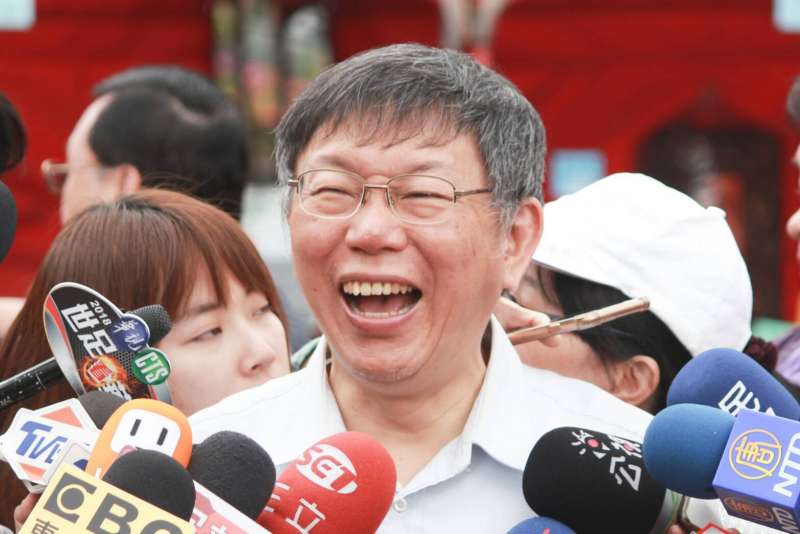 20180404-台北市長柯文哲4日前往陽明山,參加海芋季活動,接受聯訪。(方炳超攝) 20180404-台北市長柯文哲4日前往陽明山,參加海芋季活動,接受聯訪。(方炳超攝)