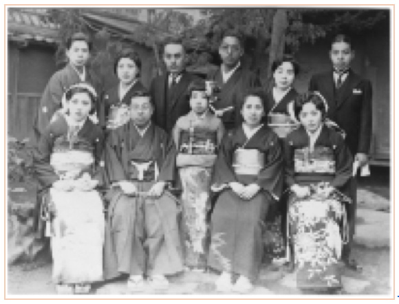 20180406-一九三二年三月,石津謙介(後排右一)的大喜之日。(石津家提供,作者整理) 20180406-一九三二年三月,石津謙介(後排右一)的大喜之日。(石津家提供,作者整理)