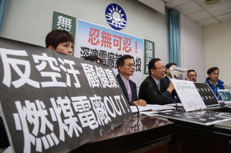 20180413-國民黨總召林德福(中)、立委賴士葆、曾銘宗等13日召開「忍無可忍!深澳電廠訴諸公投」記者會。(顏麟宇攝) 20180413-國民黨總召林德福(中)、立委賴士葆、曾銘宗等13日召開「忍無可忍!深澳電廠訴諸公投」記者會。(顏麟宇攝)