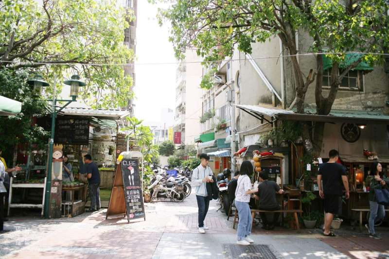 台南的城市氛圍最適合用散步的方式慢慢體會了 ! (圖/妳好南搞提供) 台南的城市氛圍最適合用散步的方式慢慢體會了 ! (圖/妳好南搞提供)