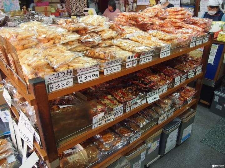 最有名的商品是使用糯米做成、並以油炸的「油炸年糕」。(圖/Matcha提供) 最有名的商品是使用糯米做成、並以油炸的「油炸年糕」。(圖/Matcha提供)