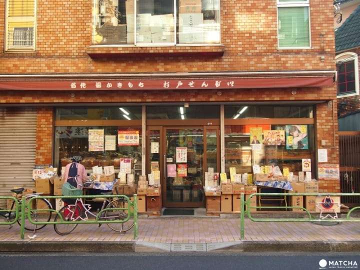 「杉戶煎餅」位在轉乘大站「青砥站」的站前商店街內。（圖／Matcha提供）