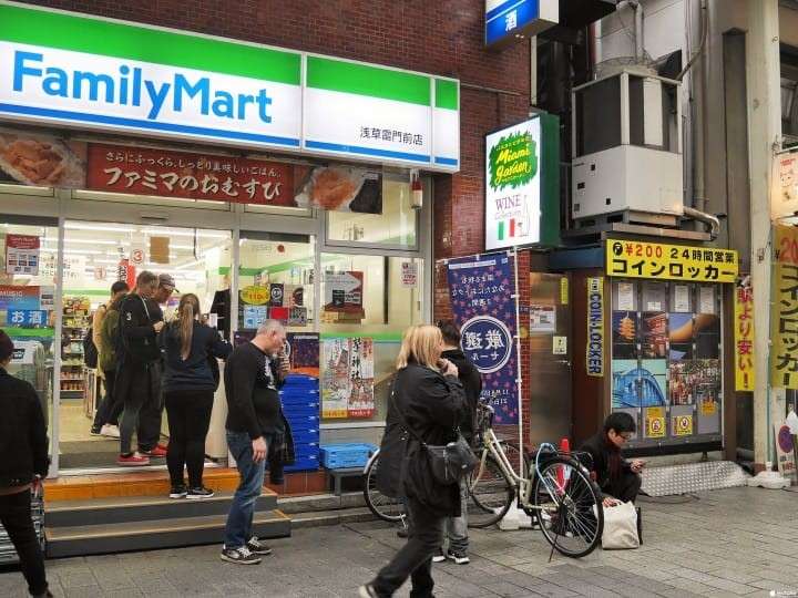 全家的店取服務，最大接受的包裹重量為5公斤，因此適合物品小型又少量時使用。（圖／Matcha提供）