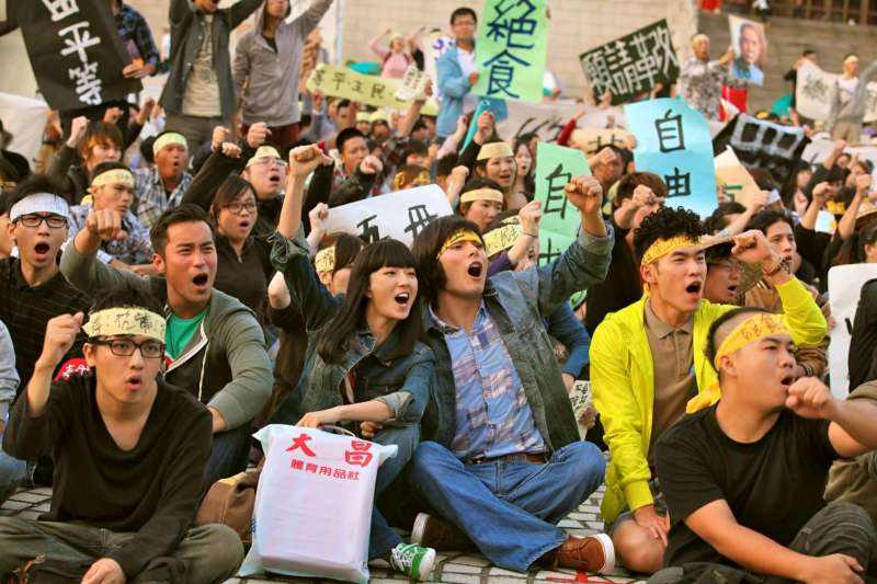 讓桂綸鎂榮獲金馬女主角的《女朋友。男朋友》,講述爆炸性的一女兩男關係,周旋友情、愛情、親情掙扎與糾葛。(圖/高雄電影館提供) 讓桂綸鎂榮獲金馬女主角的《女朋友。男朋友》,講述爆炸性的一女兩男關係,周旋友情、愛情、親情掙扎與糾葛。(圖/高雄電影館提供)