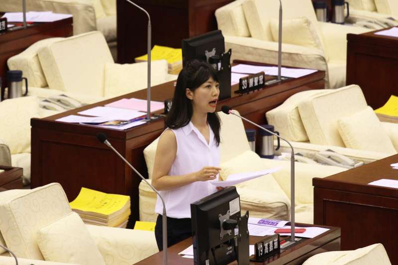 20180516-台北市議會進行「107年度臺北市地方總預算第1次追加(減)預算案編製經過報告與詢答」,議員高嘉瑜發言。(陳韡誌攝) 20180516-台北市議會進行「107年度臺北市地方總預算第1次追加(減)預算案編製經過報告與詢答」,議員高嘉瑜發言。(陳韡誌攝)