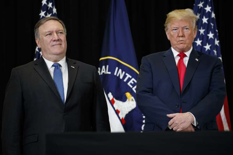 美國國務卿龐畢歐與總統川普。(AP) 美國國務卿龐畢歐與總統川普。(AP)