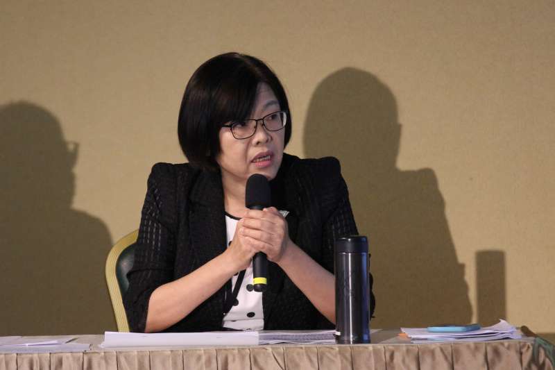20180522-黨產會就「社團法人中國國民黨不當取得臺北市中正區中正段三小 段 104 地號土地及原地上建物且已移轉他人之追徵案 」舉行聽證會,黨展會副主委施錦芳發言。(陳韡誌攝) 20180522-黨產會就「社團法人中國國民黨不當取得臺北市中正區中正段三小 段 104 地號土地及原地上建物且已移轉他人之追徵案 」舉行聽證會,黨展會副主委施錦芳發言。(陳韡誌攝)