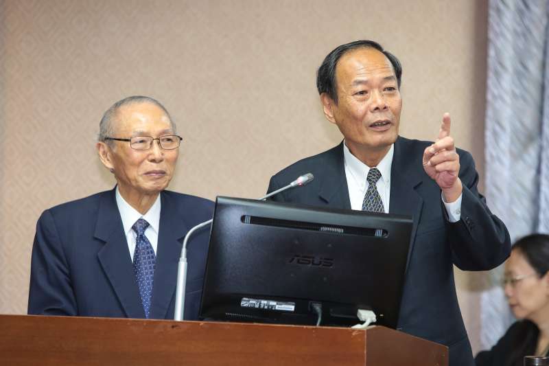 20180523-海巡署長李仲威(右)、海洋委員會主委黃煌煇(左)23日出席內政委員會備詢。(顏麟宇攝) 20180523-海巡署長李仲威(右)、海洋委員會主委黃煌煇(左)23日出席內政委員會備詢。(顏麟宇攝)