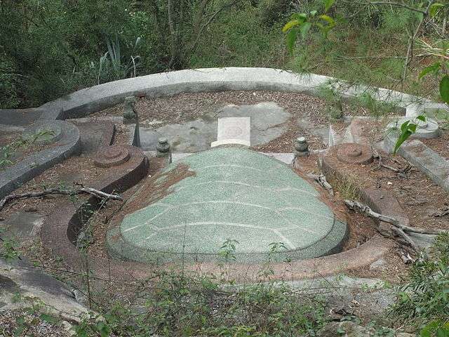 640px-Lingshan_Islamic_Cemetery_-_turtle_tomb_-_DSCF8492.jpg 640px-Lingshan_Islamic_Cemetery_-_turtle_tomb_-_DSCF8492.jpg