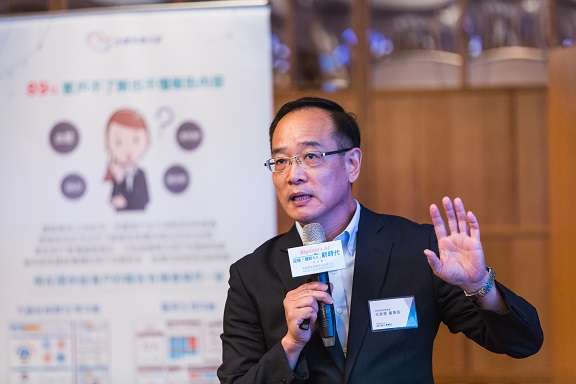 王欽堂以「互聯網+健診 開創共享經濟新時代」主題,與健診同業分享健診3.0的未來發展。 王欽堂以「互聯網+健診 開創共享經濟新時代」主題,與健診同業分享健診3.0的未來發展。