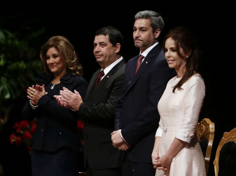 巴拉圭新任總統阿布鐸(Mario Abdo Benitez,右二)(AP) 巴拉圭新任總統阿布鐸(Mario Abdo Benitez,右二)(AP)