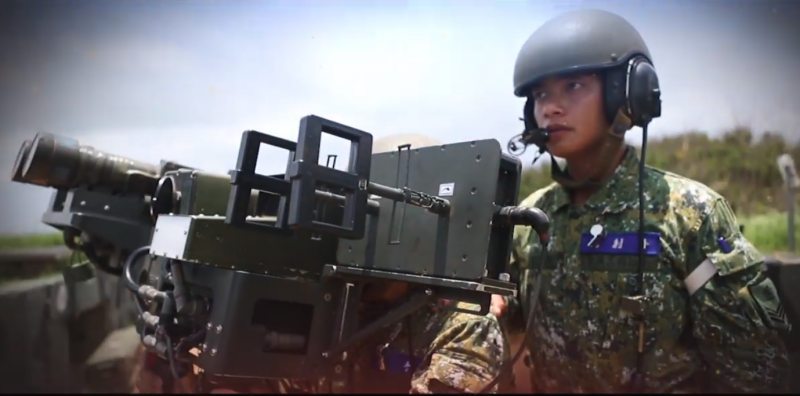 國軍漢光演習將在4日登場,國防部表示「國家可以百年無戰事,不可一日無戰備」,認為「演習即作戰」,無論晴雨晨昏照樣操練,顯示國軍勤訓、精煉、從嚴從難的精神。 國軍漢光演習將在4日登場,國防部表示「國家可以百年無戰事,不可一日無戰備」,認為「演習即作戰」,無論晴雨晨昏照樣操練,顯示國軍勤訓、精煉、從嚴從難的精神。