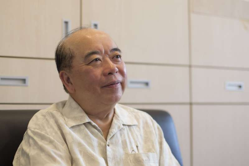 王寳貫期待歷史氣候與地理資料庫完成後,可以更容易做統計研究,鑑古推今,探究氣候與環境的變遷。(圖/張語辰,研之有物提供) 王寳貫期待歷史氣候與地理資料庫完成後,可以更容易做統計研究,鑑古推今,探究氣候與環境的變遷。(圖/張語辰,研之有物提供)