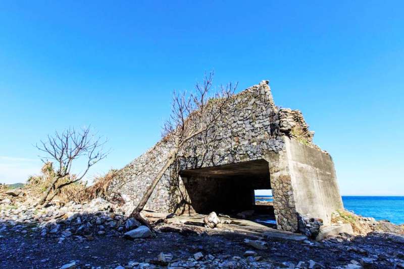 又名「沙頸岬」的南方澳漁港東側，是全台最大的沙頸地形。（圖／宜蘭縣政府提供）