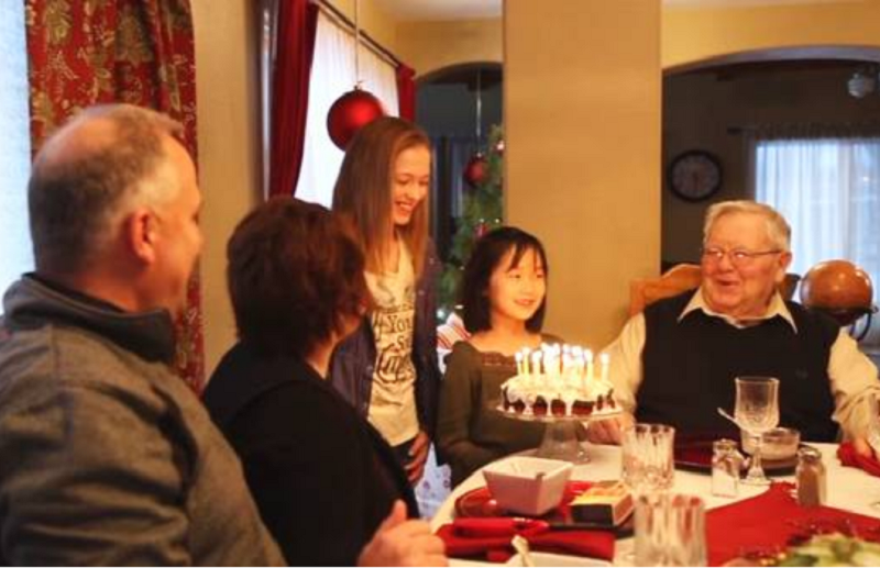 中國雖大却無棄嬰身之地,能被美國家庭領養,也算是一種幸運吧。(視頻截圖) 中國雖大却無棄嬰身之地,能被美國家庭領養,也算是一種幸運吧。(視頻截圖)