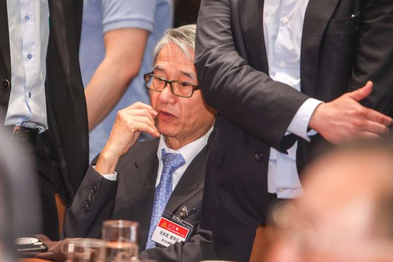 20180620-左閃右躲的新光金控董事長吳東進。(陳明仁攝) 20180620-左閃右躲的新光金控董事長吳東進。(陳明仁攝)