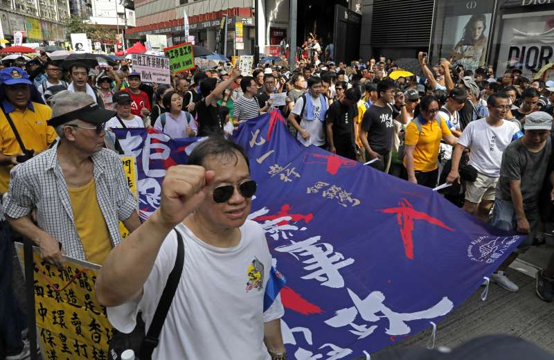 2018年7月1日，香港回歸中國21周年，香港泛民團體發起七一遊行，今年遊行主題是「結束一黨專政 拒絕香港沉淪」（AP）