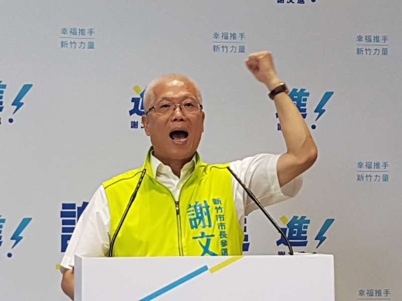 在竹市中間選民擁有高人氣的謝文進,直言批評新竹市政正面臨三大危機。(圖/方詠騰攝) 在竹市中間選民擁有高人氣的謝文進,直言批評新竹市政正面臨三大危機。(圖/方詠騰攝)