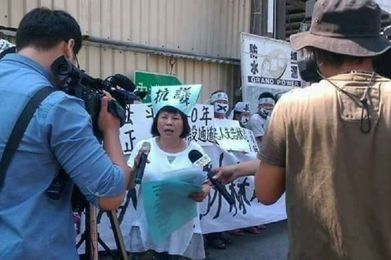 屏東縣議員蔣月惠總是在反迫遷的抗爭街頭。（蔣月惠縣議員服務專區臉書粉絲頁）