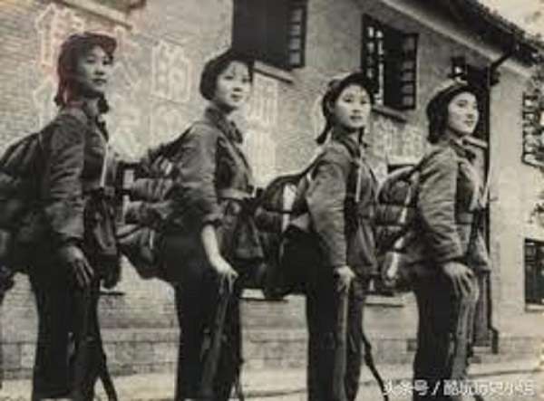 1970~80年代中共文工團。 1970~80年代中共文工團。
