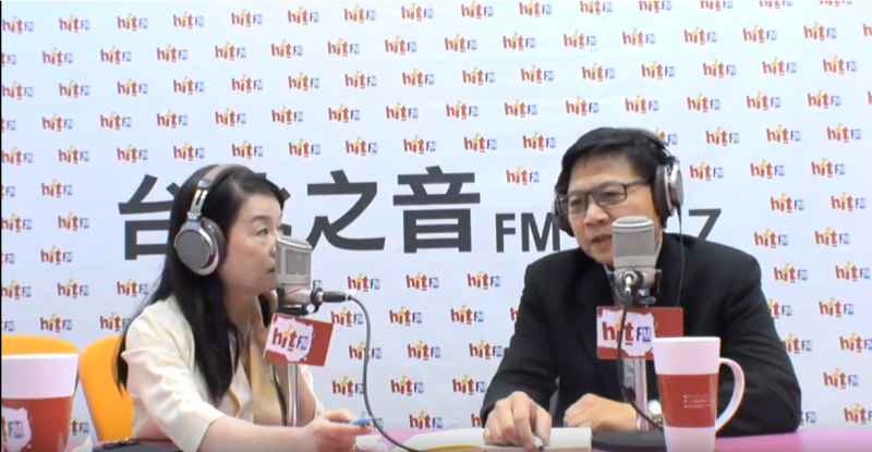 20180723-教育部長葉俊榮23日受主持人周玉蔻電台節目「蔻蔻早餐」專訪時透露,早前與前台大校長陳維昭和台大遴選委員見過面,並討論了超過1個小時,將共同商討一個解套方案來處理台大遴選爭議問題。(擷取自蔻蔻早餐節目) 20180723-教育部長葉俊榮23日受主持人周玉蔻電台節目「蔻蔻早餐」專訪時透露,早前與前台大校長陳維昭和台大遴選委員見過面,並討論了超過1個小時,將共同商討一個解套方案來處理台大遴選爭議問題。(擷取自蔻蔻早餐節目)