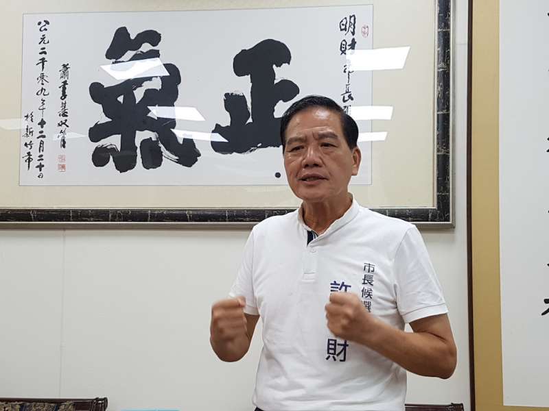 國民黨新竹市長候選人許明財說，世博台灣館被說成「捕蚊燈」、「爛尾樓」，這是對議會、市府和全體市民的一種侮辱。（圖／方詠騰攝）