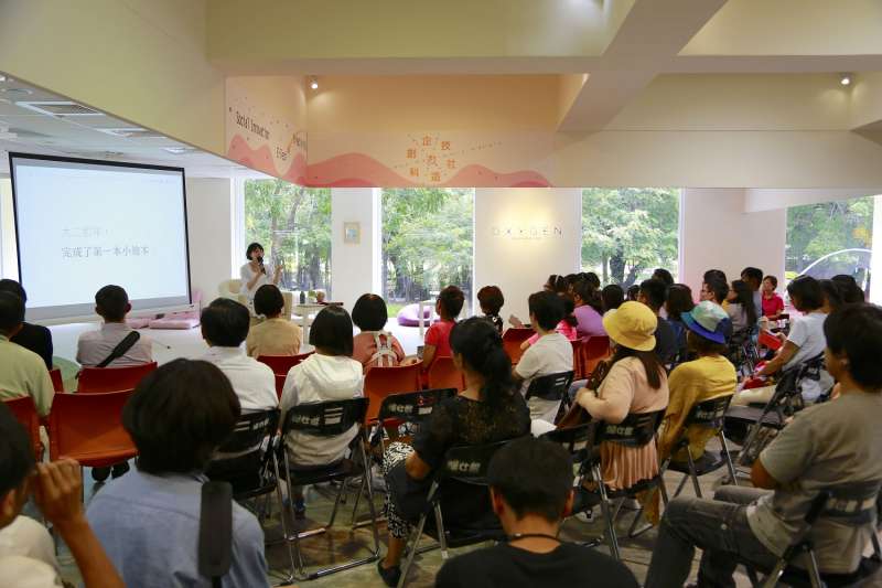 委由國立高雄科技大學文化創意產業系經營的社會局婦女館「高雄・女人空間」，提供婦女團體培力課程以及支援婦女團體的交流平台，提升女性的社會參與及影響力。（圖／徐炳文攝）