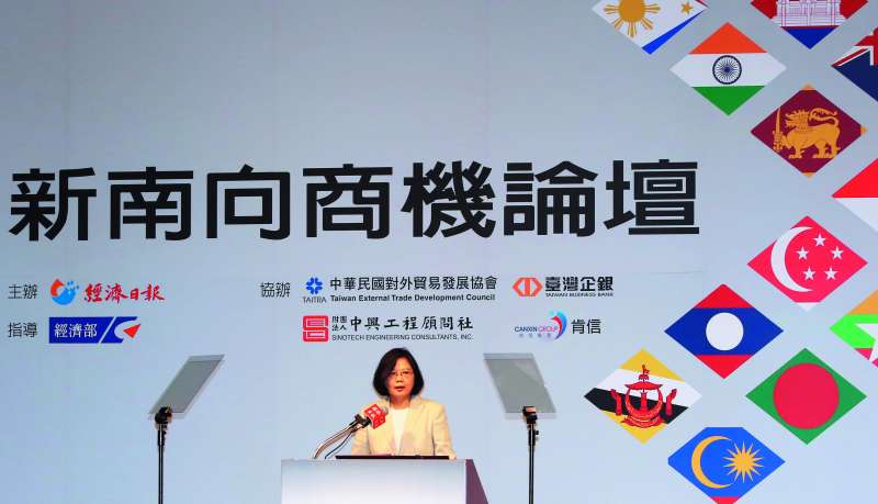 總統蔡英文經常親自上陣,說明蔡政府對新南向的重視。(郭晉瑋攝) 總統蔡英文經常親自上陣,說明蔡政府對新南向的重視。(郭晉瑋攝)