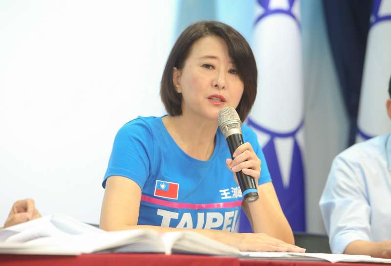 王鴻薇,國民黨發言人,出席20180816-國民黨召開「舉黨郭國文的博士論文攏係假,請退出政壇」記者會。(陳明仁攝) 王鴻薇,國民黨發言人,出席20180816-國民黨召開「舉黨郭國文的博士論文攏係假,請退出政壇」記者會。(陳明仁攝)