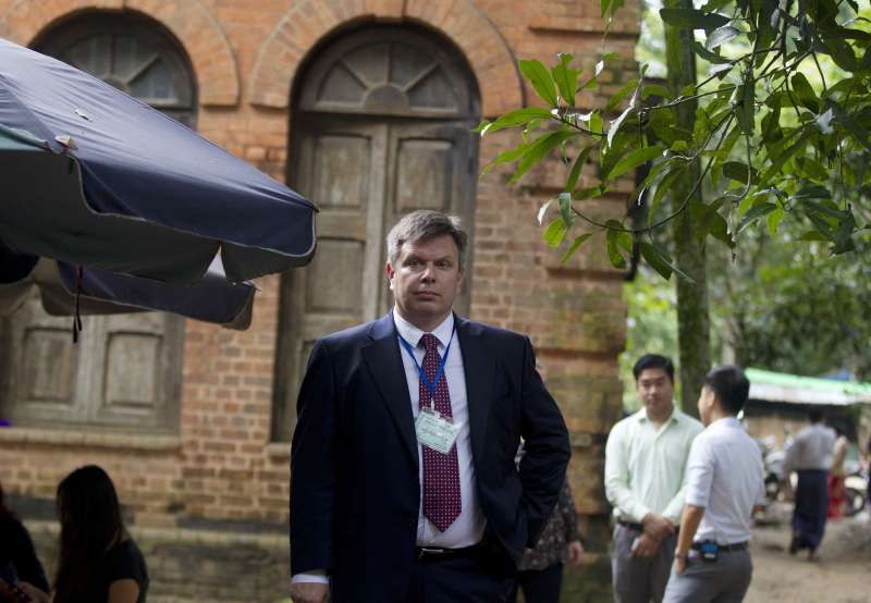 《路透》亞洲區總編輯克羅里奇(Kevin Krolicki)3日到緬甸仰光法院,出席聆聽旗下記者瓦隆與吳覺梭的判決(AP) 《路透》亞洲區總編輯克羅里奇(Kevin Krolicki)3日到緬甸仰光法院,出席聆聽旗下記者瓦隆與吳覺梭的判決(AP)