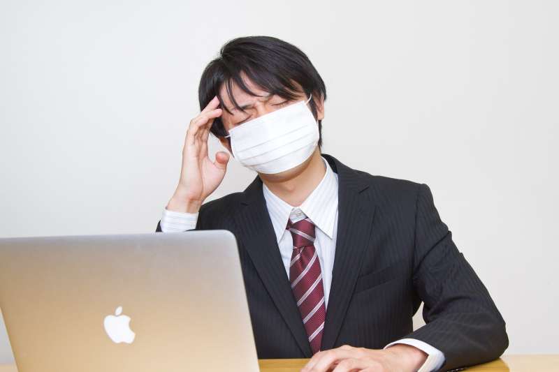 雖然青壯年並非「高危險群」,不過,近年來已有越來越多嚴重的感冒併發症案例,都發生在這群人身上。(示意圖非本人/pakutaso) 雖然青壯年並非「高危險群」,不過,近年來已有越來越多嚴重的感冒併發症案例,都發生在這群人身上。(示意圖非本人/pakutaso)