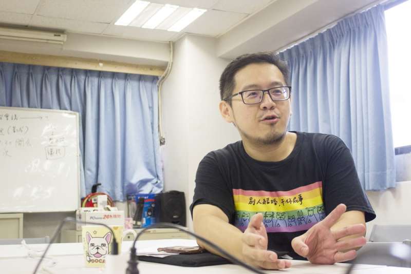 20180829-同志諮詢熱線訪社運青年倫倫、小風(辛母羊攝影;人生百味提供) 20180829-同志諮詢熱線訪社運青年倫倫、小風(辛母羊攝影;人生百味提供)
