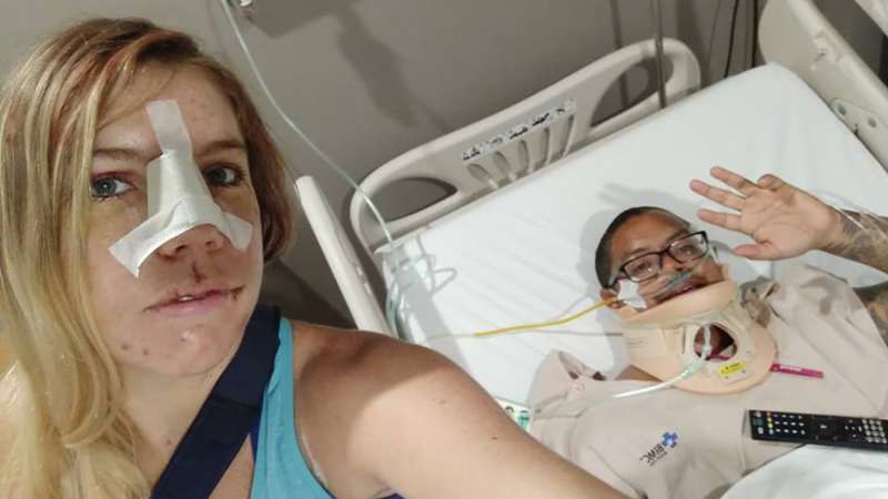 車禍受重傷的美籍遊客黎斯克與艾諾,在臉友幫助下順利脫困。(取自Facebook) 車禍受重傷的美籍遊客黎斯克與艾諾,在臉友幫助下順利脫困。(取自Facebook)