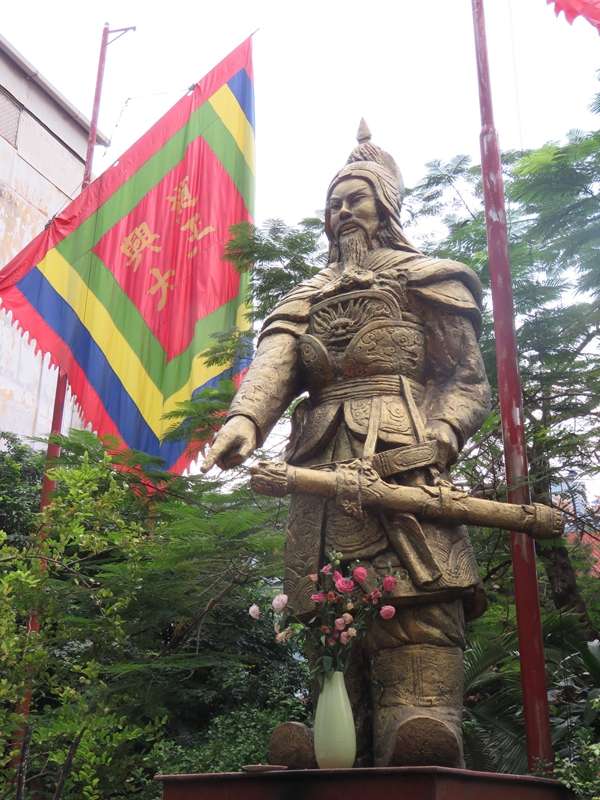 胡志明市陳興道殿裡的陳興道雕像。(圖/Nam Quốc Văn提供|想想論壇) 胡志明市陳興道殿裡的陳興道雕像。(圖/Nam Quốc Văn提供|想想論壇)
