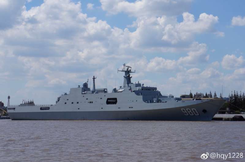中國海軍的071型兩棲登陸艦。 中國海軍的071型兩棲登陸艦。