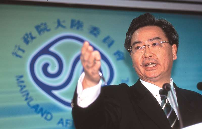 吳釗燮任陸委會主委時,曾主張嚴格看待台灣人在中國設籍或領用中國護照。(新新聞資料照) 吳釗燮任陸委會主委時,曾主張嚴格看待台灣人在中國設籍或領用中國護照。(新新聞資料照)