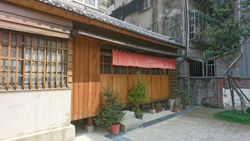 後方包含簷廊的日式宿舍空間。(圖/瘋設計) 後方包含簷廊的日式宿舍空間。(圖/瘋設計)