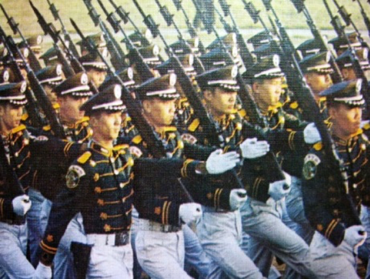 tijanboo:圖四:當時引進的新式閱兵典禮服。(圖為國軍奮鬥月刊第46期封面照) tijanboo:圖四:當時引進的新式閱兵典禮服。(圖為國軍奮鬥月刊第46期封面照)