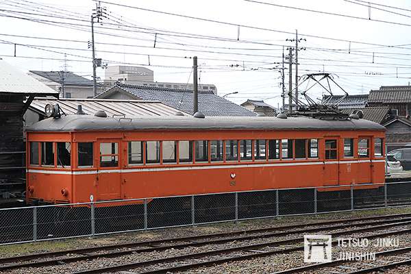 一畑電車的鎮社之寶，已有90年歷史的50形53號車，目前仍維持可行駛的狀態，並在車庫內舉辦運轉體驗會，雖然索價不貲，但仍十分受到歡迎。（攝影：陳威臣）