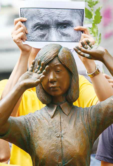 20182005-慰安婦雕像。(圖/多維提供) 20182005-慰安婦雕像。(圖/多維提供)