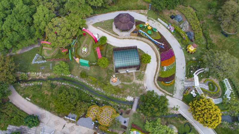 有如「大地調色盤」般的藝術夢幻場域,將帶給遊客夢幻的視覺體驗。(圖/台中市政府提供) 有如「大地調色盤」般的藝術夢幻場域,將帶給遊客夢幻的視覺體驗。(圖/台中市政府提供)
