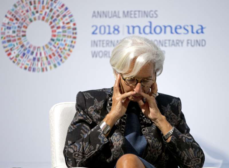 2018年10月，國際貨幣基金組織（IMF）總幹事拉加德（Christine Lagarde）在印尼峇里島舉行會談（AP）