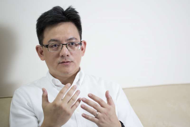 「專家跟民眾的觀點常會有衝突,就司法改革來說,法律人的意見絕對跟一般民眾差很多。」蘇彥圖說。(圖/張語辰攝,研之有物提供) 「專家跟民眾的觀點常會有衝突,就司法改革來說,法律人的意見絕對跟一般民眾差很多。」蘇彥圖說。(圖/張語辰攝,研之有物提供)