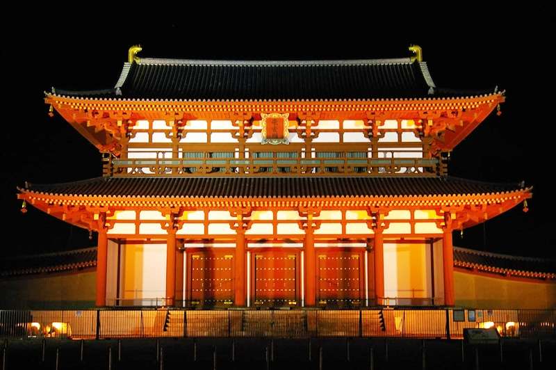 奈良.平城宮.復原的朱雀門(圖/維基百科) 奈良.平城宮.復原的朱雀門(圖/維基百科)