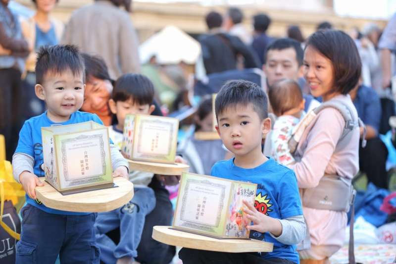 有許多民眾都攜家帶眷的來參加(圖/風傳媒攝) 有許多民眾都攜家帶眷的來參加(圖/風傳媒攝)