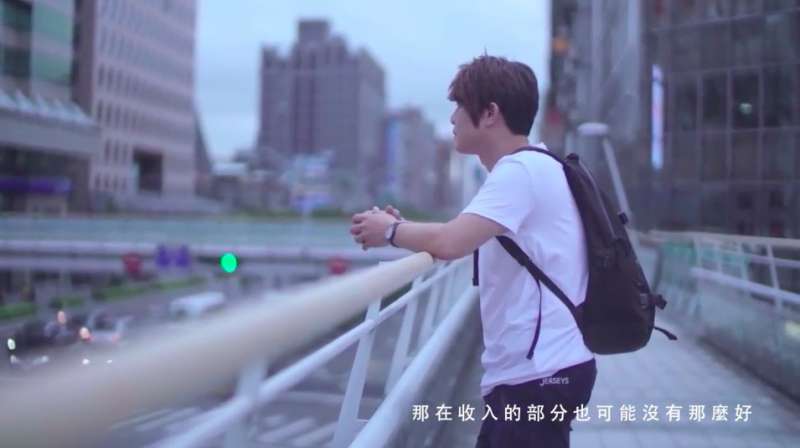 劉曉玫表示,洪士欽透過臉書主動與她聯絡,告訴她花蓮年輕人的心情。(圖/截取自劉曉玫競選CF) 劉曉玫表示,洪士欽透過臉書主動與她聯絡,告訴她花蓮年輕人的心情。(圖/截取自劉曉玫競選CF)