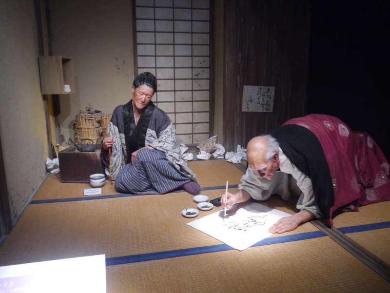 墨田北齋美術館可以看到葛氏北齋辛勤作畫的再現。(作者提供) 墨田北齋美術館可以看到葛氏北齋辛勤作畫的再現。(作者提供)
