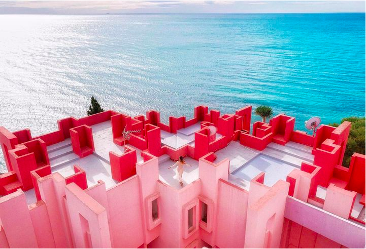 西班牙 La Muralla Roja。(圖/愛范兒提供) 西班牙 La Muralla Roja。(圖/愛范兒提供)