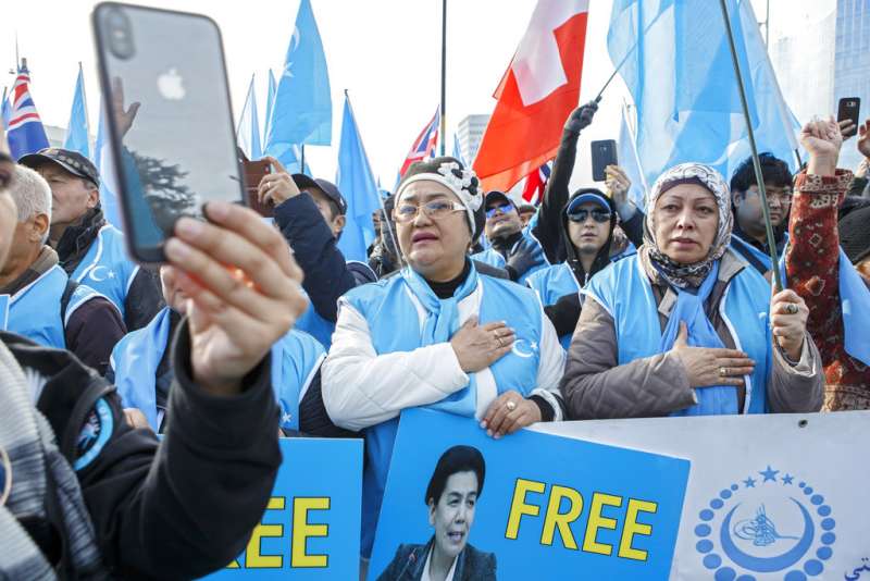 海外維吾爾人抗議新疆人權問題。(AP) 海外維吾爾人抗議新疆人權問題。(AP)