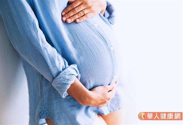 臨床建議,孕媽咪只要出現頻尿,且排尿時有灼熱感、明明有尿意卻上不出來等症狀時,就要小心可能有泌尿道感染的可能性,建議切勿隱忍而應積極就醫才是。(圖/澎湃新聞提供) 臨床建議,孕媽咪只要出現頻尿,且排尿時有灼熱感、明明有尿意卻上不出來等症狀時,就要小心可能有泌尿道感染的可能性,建議切勿隱忍而應積極就醫才是。(圖/澎湃新聞提供)